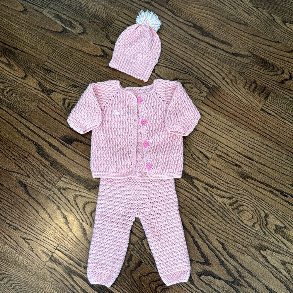 Like new - homemade 3 piece knit set size 3-6 months - so soft! Like a hug 💕